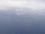 鹿児島県 屋久島 空から見た屋久島 離島は秋から春にかけて季節風が吹きます。強風のため着陸できず、近づいたり遠のいたりグルグル旋回中