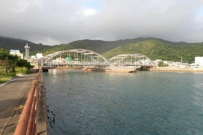 鹿児島県 奄美大島 せとうち海の駅から油井岳や高知山を見る