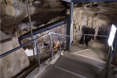 沖縄県 石垣島 石垣島鍾乳洞 入り口近く地底へ