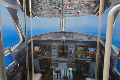 コウノトリ但馬空港のトイレはコックピット？