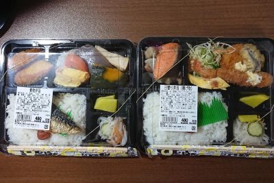 鹿児島県 与論島 スーパーかめやで購入したお弁当2種類