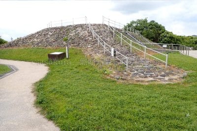 西谷墳墓群 2号墳墓（復元）