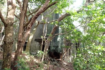 「父島要塞」夜明山海軍通信隊本部跡