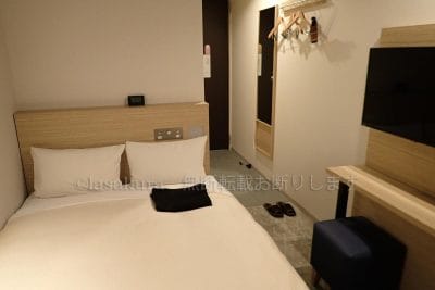 広島パシフィックホテルのベッド、コンセントは十分