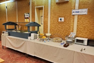 広島パシフィックホテル 朝食ビュッフェサラダと
、フルーツ、ヨーグルト